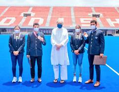 In Pics: టోక్యోలో ఆడిన ఒడిశా హాకీ ప్లేయర్లను సన్మానించిన నవీన్ పట్నాయక్... రూ.2.5కోట్ల నజరానా, DSP ఉద్యోగం
