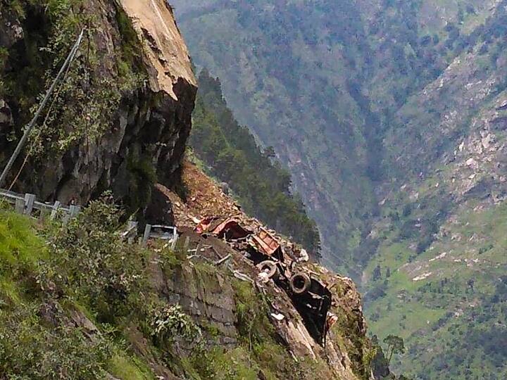 Uttarakhand Landslide Rishikesh-Devprayag Rishikesh-Tehri and Dehradun-Mussoorie road closed Avoid travel Uttarakhand Landslide: उत्तराखंड में भारी बारिश के कारण भूस्खलन, देहरादून-मसूरी रूट पर हजारों गाड़ियां फंसीं