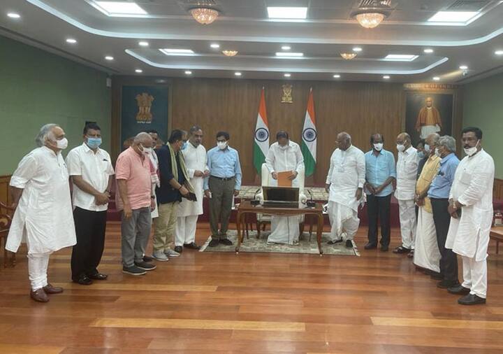Rajya Sabha Opposition Leader Meets Venkaiah Naidu Alleges Misbehavior with Women MPs ann वेंकैया नायडू से मिले राज्यसभा के विपक्षी नेता, लगाया महिला सांसदों से बदसलूकी का आरोप