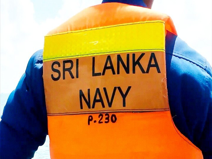 இலங்கை கடற்படையின் இன்றைய தாக்குதலில் இந்திய மீனவரின் மண்டை உடைப்பு...!