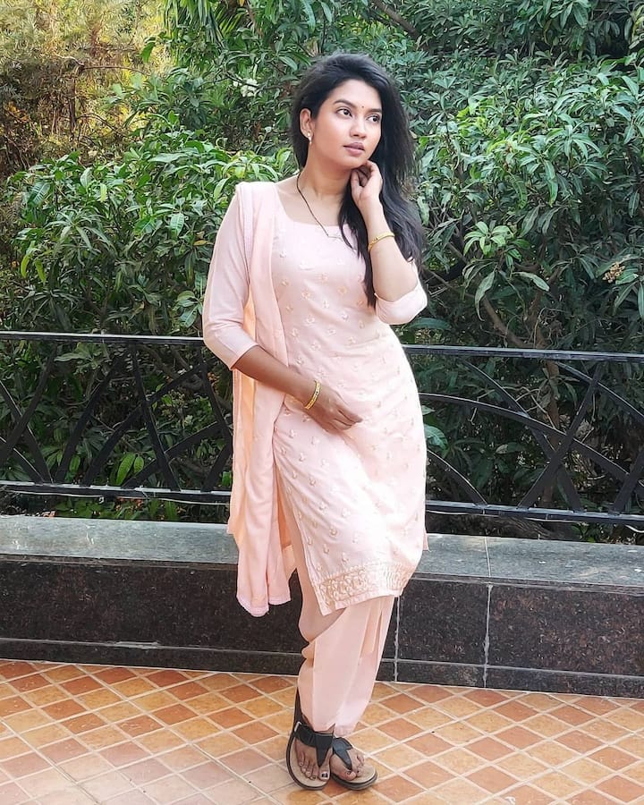 हे सर्व फोटो मीरा जोशीच्या सोशल मीडिया अकाऊंटवरुन घेण्यात आलेले आहेत.  (photo courtesy: @meerajoshi_ instagram)