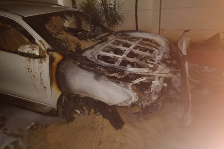 Bengaluru: Miscreants Torch 2 Luxury Vehicles Parked Inside BJP MLA Satish Reddy’s Residence Bengaluru: Miscreants Torch 2 Luxury Vehicles Parked Inside BJP MLA Satish Reddy’s Residence