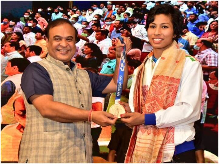 Assam Chief Minister gave one crore rupees to Lovlina Borgohain who won bronze medal also offered to become DSP ब्रॉन्ज मेडल जीतने वाली लवलीना को असम के मुख्यमंत्री ने दिए एक करोड़ रुपये, DSP बनने का ऑफर भी दिया