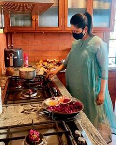 Kareena Kapoor ने नए घर में गृहप्रवेश के दौरान गैस पर फूल चढ़ाकर उबाला था दूध, 8 महीने की थीं प्रेग्नेंट