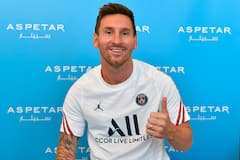 Messi in PSG Jersey: নেমার ছাড়তে চাইলেও নতুন ক্লাবে প্রিয় দশ নম্বর জার্সি নিলেন না মেসি