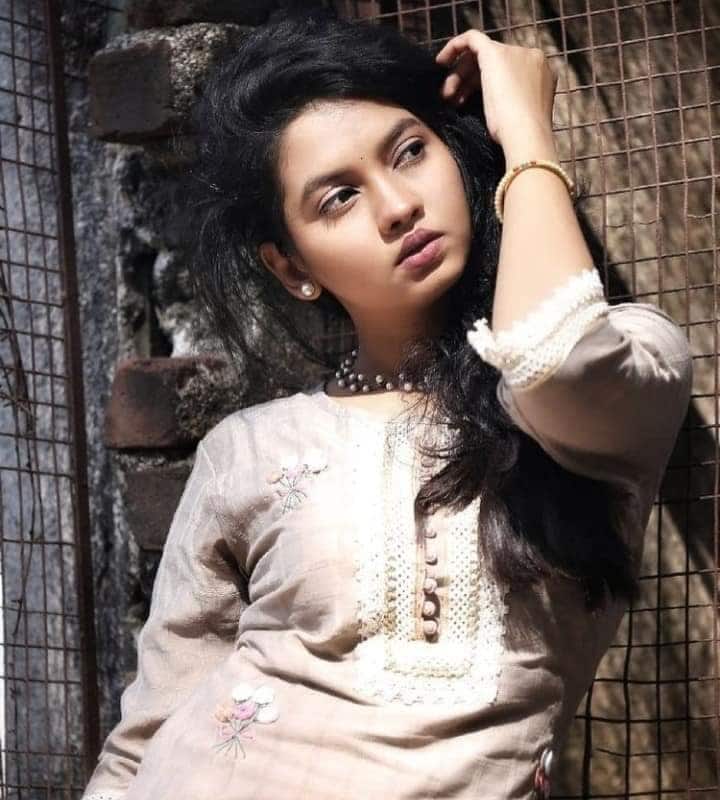 नुकतंच मीरा‘एमएक्स प्लेयर’वर आलेल्या ‘इंदोरी इश्क’ वेबसिरीजमध्ये  भूमिकेत आली आहे. या भूमिकेसाठी तिचे लॉकडाऊन दरम्यान घरातूनच ऑडिशन झाले होते. घरच्या घरी ऑडिशन दिल्यानंतर मीराची यासाठी निवड करण्यात आली.(photo courtesy: @meerajoshi_ instagram)