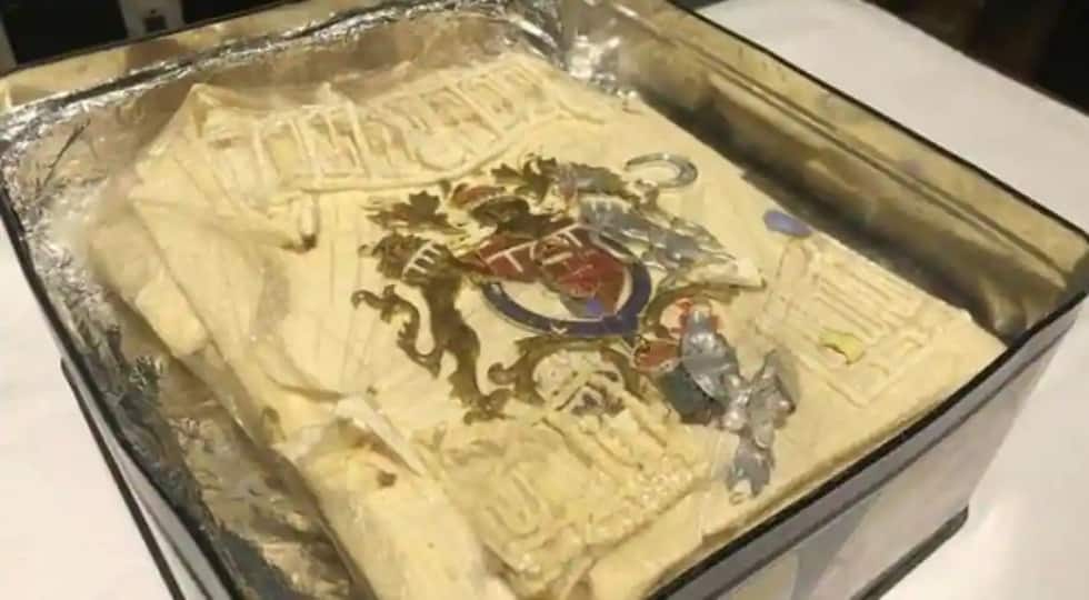 Charles and Diana's wedding cake slice sells for Rs.Two lakhs A slice of history: డయానా కొరికిన కేకు ముక్కను రూ. రెండు లక్షలకు కొన్న ఫ్యాన్..!
