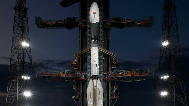 আজ ভোর ৫টা ৪৩ মিনিটে অন্ধ্রপ্রদেশের শ্রীহরিকোটায় সতীশ ধবন স্পেস সেন্টার থেকে জিএসএলভি-এফ১০ রকেটে চড়ে মহাকাশে রওনা দেয় উপগ্রহ আর্থ অবজারভেশন স্যাটেলাইট-০৩ (ইওএস-০৩) উপগ্রহ।