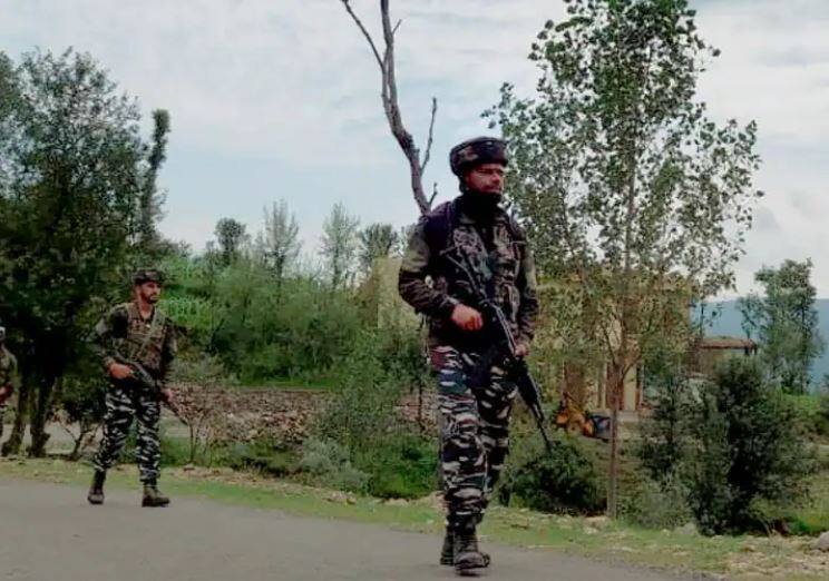 kulgam encounter terrorists attacks at bsf convoy in jammu and kashmir  જમ્મુ-કાશ્મીર: આતંકવાદીઓએ કુલાગામમાં BSFના કાફલા પર હુમલો કર્યો, અથડામણ ચાલુ