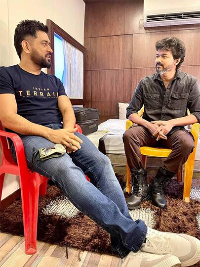 धोना आणि विजयची फॅन फॉलोईंग मोठी असल्याने काही वेळातच फोटो सोशल मीडियावर मोठ्या प्रमाणात व्हायरल झाले.