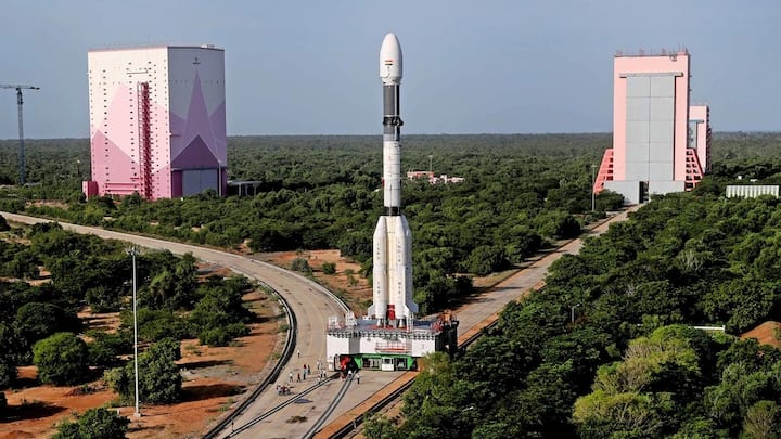 ইসরোর ক্রায়ো স্টেজ ইঞ্জিনের নাম সি২৫। এই সি২৫-এর জ্বালানি ট্যাঙ্কে প্রায় ২৭ হাজার কেজি তরল জ্বালানি মজুত থাকে যা ৭২০ সেকেন্ড বা ১২ মিনিট ধরে ইঞ্জিনকে জ্বলতে সাহায্য করে।