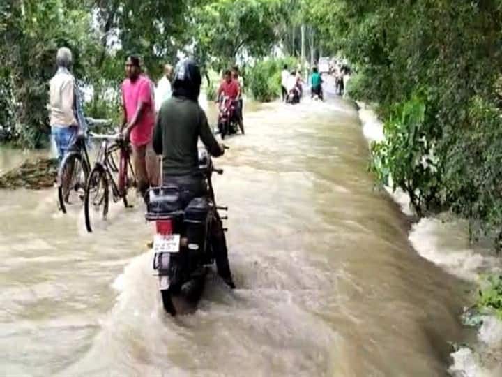 Bihar Flood: कर्मनाशा नदी ने लिया रौद्र रूप, सड़क पर बह रहा तीन फीट पानी, बिहार-यूपी का टूटा संपर्क