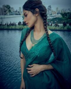 ग्रीन साड़ी में बिल्कुल अप्सरा लग रहीं Mouni Roy, खूबसूरती ऐसी कि बड़ी-बड़ी अभिनेत्रियां उनके आगे फेल