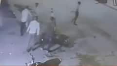 Jalaun में शराबी युवकों का हाई वोल्टेड ड्रामा | Khabrein Tabadtod | ABP Ganga