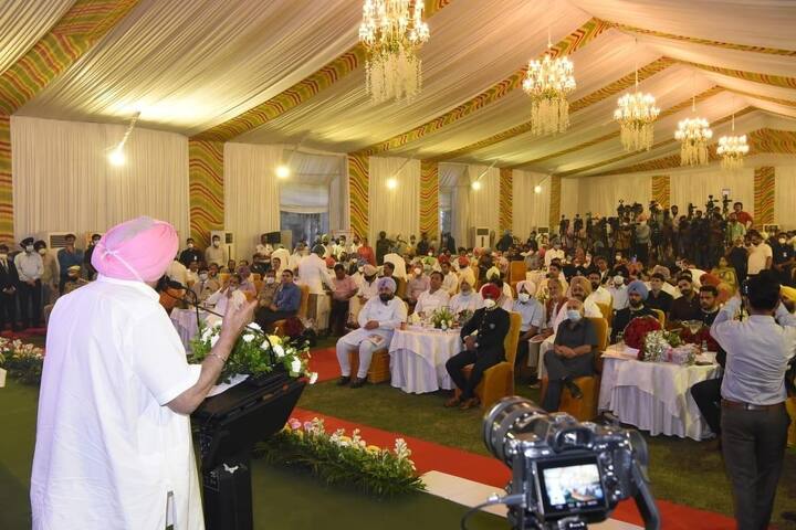 ਪੰਜਾਬ ਸਰਕਾਰ ਵੱਲੋਂ ਓਲੰਪਿਕ ਖੇਡਾਂ 'ਚ ਸ਼ਾਨਦਾਰ ਪ੍ਰਦਰਸ਼ਨ ਕਰਨ ਵਾਲੇ ਪੰਜਾਬੀ ਖਿਡਾਰੀਆਂ ਨੂੰ ਸਨਮਾਨਤ ਕੀਤਾ ਗਿਆ।