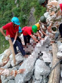 বাড়ছে মৃতের সংখ্যা, দুর্গম পথে আটকে বাস, উদ্ধারকাজে ITBP, NDRF ও পুলিশ