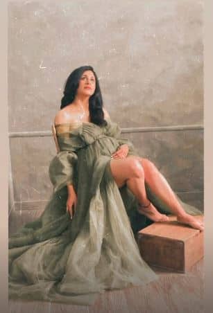 The actress shared a sneak peek of her different looks that she carried for her photo-shoot no wonder the mommy-to-be looked gorgeous in all her pictures. [pic credit: Instagram/Kishwer Merchantt]