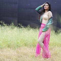 Eesha Rebba Photos : కుర్రకారు మదిలో గిలిగింతలు పెడుతోన్న ఈషారెబ్బ