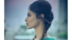 Mouni Roy in Saree: শাড়িতে সবুজ আভা ছড়ালেন মৌনী