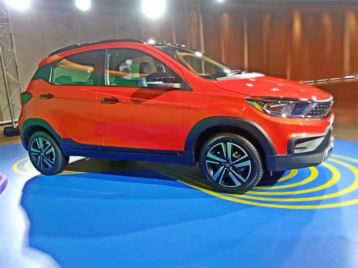 Tata Tiago NRG First Review: एसयूवी और हैचबैक का मेल, जानें इसके फीचर्स, वेरिएंट और कीमत