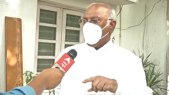 संसद में हंगामे और सरकार के प्रेस कॉन्फ्रेंस पर क्या बोली कांग्रेस? | Mallikarjun Kharge | Chhaya Verma