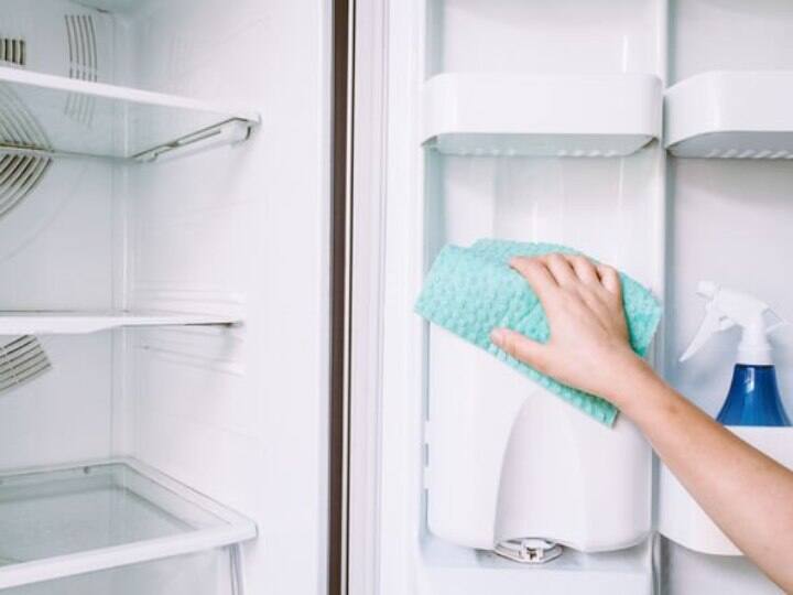 How to Clean Refrigerator: फ्रिज में लग गए हैं पीले धब्बे? इन घरेलू टिप्स का करें इस्तेमाल