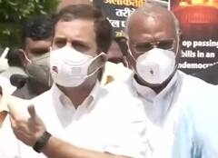 Opposition Leaders March: राज्यसभा में हंगामे को लेकर विपक्ष का पैदल मार्च, राहुल बोले- 'हमें बोलने नहीं दिया गया, ये लोकतंत्र की हत्या'