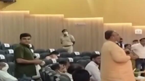 વડોદરાઃ મનપાએ કરેલી સત્યનારાયણની કથા અંગે સામાન્ય સભામાં થયો ભારે હોબાળો, જુઓ વીડિયો