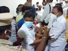 தஞ்சையில் காவல்துறையினருக்கும் திமுகவினருக்கும் தள்ளுமுள்ளு- நாற்காலிகள் உடைப்பு...!