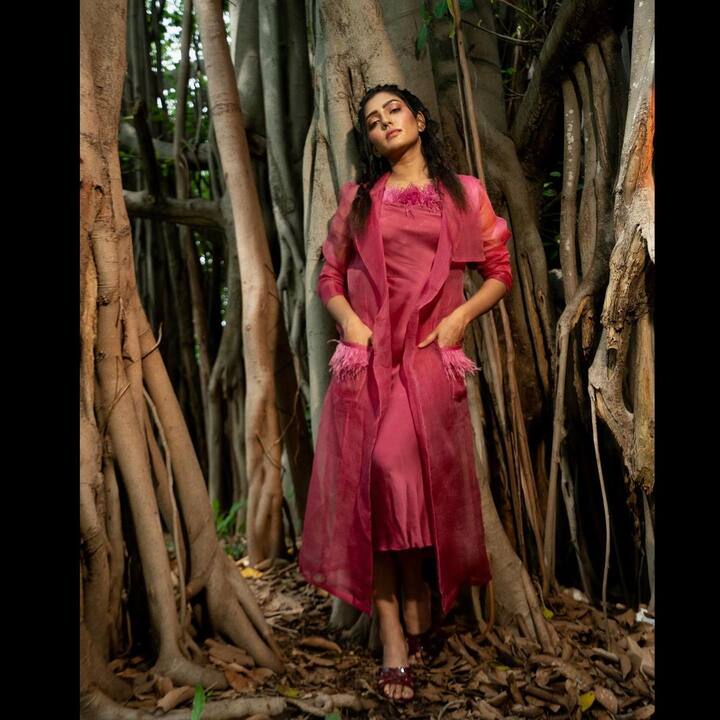 (Courtesy : Instagram) ఎప్పటికప్పుడు ఫోటోషూట్ లో పాల్గొంటూ వాటిని అభిమానులతో పంచుకుంటుంది.