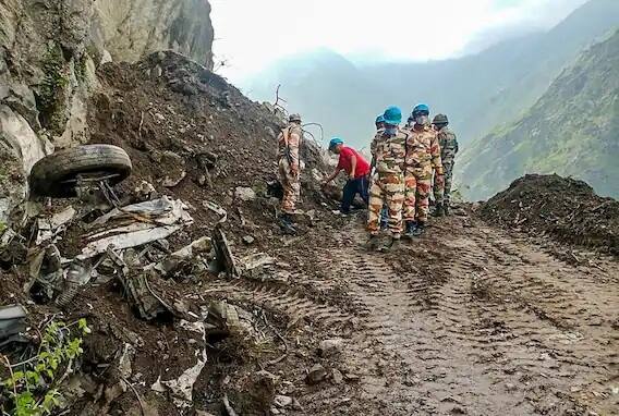 বুধবার ১০ টি মৃতদেহ উদ্ধার করা হয়, বৃহস্পতিবার আরও চারটি দেহ ধস থেকে উদ্ধার করা হয়। বুধবার ধসে আটকে পড়া ১৩ জনকে জীবিত উদ্ধার করা হয়েছিল। তাঁরা ভবানগর কমিউনিটি হেল্থ সেন্টারে চিকিৎসাধীন।