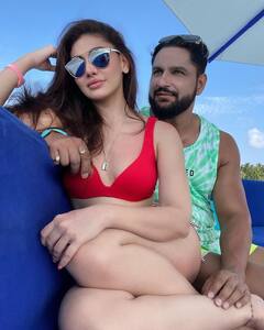 Wedding Anniversary: पराग के प्यार में खोई शेफाली ने शेयर की बेहद इंटीमेट तस्वीरें, खूब वायरल हो रही है ये रोमांटिक तस्वीरें