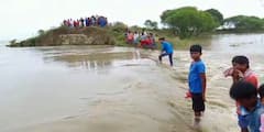Malda Flood situation: বন্যায় জটিল হচ্ছে মালদার পরিস্থিতি, গঙ্গার বাঁধ ভেঙে জলে প্লাবিত একাধিক এলাকা