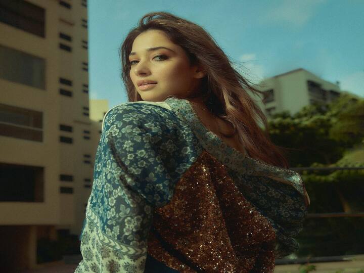 தனியே தனியே தொலைகிறேனே தொலைவில் தூரல் விழுகிறதே