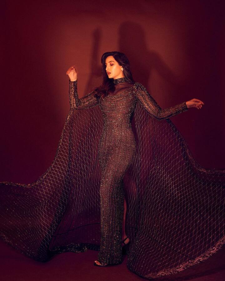 खूबसूरती की मलिका या बेपनाह हुस्न की रानी.... नोरा फतेही के बारे में हम क्या कहें. इनकी सुंदरता का बखान शब्दों में तो मुमकिन नहीं. और उस पर इनका स्टाइल (फोटो – सोशल मीडिया)