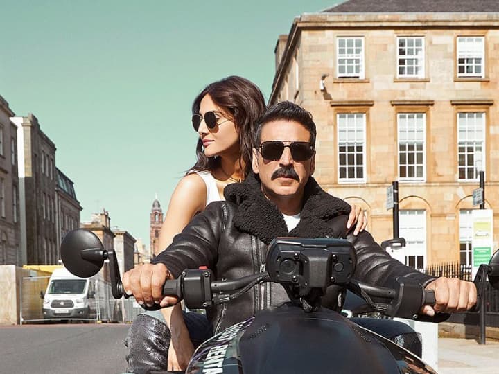 Sakhiyan 2.0: Akshay Kumar-Vaani Kapoor Steal The Show With Their Crackling  Chemistry In BellBottom's New Song