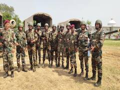 Independence Day 2021: आगरा में भारतीय सेना का शौर्य प्रदर्शन, दुश्मन पर घातक वार करने वाले हथियारों को दिखाया गया