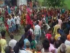 बिहार: कोरोना वैक्सीन पहले लगवाने के लिए आपस में भिड़े लोग, वैक्सीनेशन सेंटर पर जमकर की मारपीट
