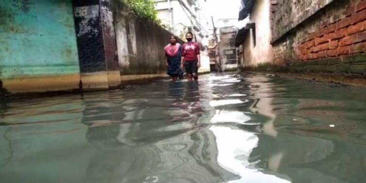 Howrah Waterlogging Problem at Bamangachhi persists residents Protest Howrah : ৫ দিন বৃষ্টি না হলেও জল নামেনি, প্রতিবাদে বামনগাছির বাসিন্দারা