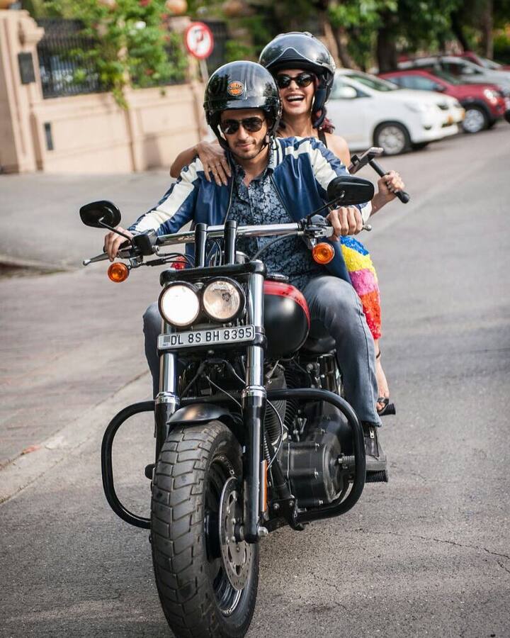 सिद्धार्थ मल्होत्रा को बाइक्स का बहुत शौक है. उनके पास हार्ले डेविडसन अमेरिकन कंपनी की बाइक है जिसकी कीमत 14 लाख रुपए हैं. ये बाइक पूरी दुनिया में काफी पसंद की जाती है. सिद्धार्थ एक बार एक्ट्रेस जैकलीन फर्नाडीज के साथ मुंबई की सड़कों पर इसे राइड करते देखे गए थे.