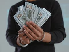 లాక్‌డౌన్‌లో ఉద్యోగం పోయింది.. ఒక్క రాత్రిలో రూ.437 కోట్లకు అధిపతి అయ్యాడు!