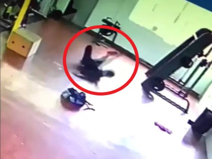 Colombia Man Runs Out Of Gym After Ghost Drags Him Ghost in Gym: జిమ్‌లో దెయ్యం.. అతడి కాలు పట్టుకుని ఈడ్చేసింది, ఈ వీడియో చూస్తే హార్ట్‌ బీట్‌ పెరుగుద్దీ.