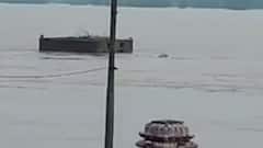 Purvanchal Superfast: UP के मिर्जापुर में पानी में बहता दिखा एक मंजिला मकान | ABP Ganga Hindi