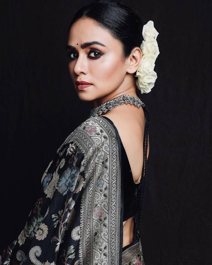 या संदर्भातील पहिला व्हिडिओ तिने शेअर केला असून त्याला चाहत्यांचा भरभरून प्रतिसाद मिळत आहे. (photo courtesy : @amrutakhanvilkar  instagram)