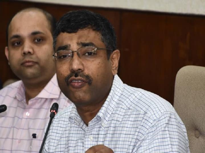 TN Budget 2021: 3 rupee tax cut on petrol effective from midnight today- Finance Secretary Krishnan Petrol Tax Cut: பெட்ரோலுக்கான  3 ரூபாய் வரிக்குறைப்பு இன்று நள்ளிரவு முதல் அமல்- நிதித்துறை செயலாளர் கிருஷ்ணன்