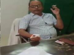 शराब के नशे में डॉक्टर लगाता रहा सिगरेट के कश, OPD में इंतजार करते रहे मरीज, Video वायरल