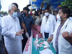 CM नीतीश ने बाढ़ प्रभावित क्षेत्र का किया दौरा, कम्युनिटी किचन और वैक्सीनशन सेंटर का लिया जायजा