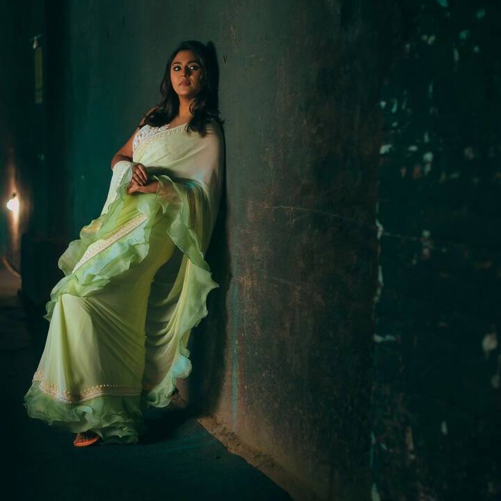 अभिनेत्री मृणमयी देशपांडे आपल्या सौंदर्याने आणि मोहक अदांनी प्रेक्षकांना नेहमीच घायाळ करते(photo courtesy : @mrunmayeedeshpande instagram)