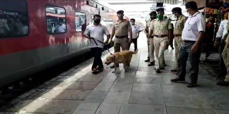 স্বাধীনতা দিবসে অপ্রীতিকর ঘটনা এড়াতে তৎপর প্রশাসন, আঁটোসাঁটো নিরাপত্তা ব্যবস্থা নিউ জলপাইগুড়ি স্টেশনে Siliguri Administration on high alert to avoid untoward incidents on Independence Day, high security at New Jalpaiguri station স্বাধীনতা দিবসে অপ্রীতিকর ঘটনা এড়াতে তৎপর প্রশাসন, আঁটোসাঁটো নিরাপত্তা ব্যবস্থা নিউ জলপাইগুড়ি স্টেশনে