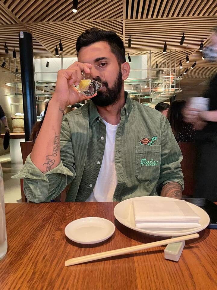 ఐసీసీ వరల్డ్ టెస్టు ఛాంపియన్‌షిప్ (2021-23) సెకండ్ ఎడిషన్‌లో ఫస్ట్ సెంచరీ నమోదు చేసిన బ్యాట్స్‌మెన్‌గా రాహుల్ నిలిచాడు.